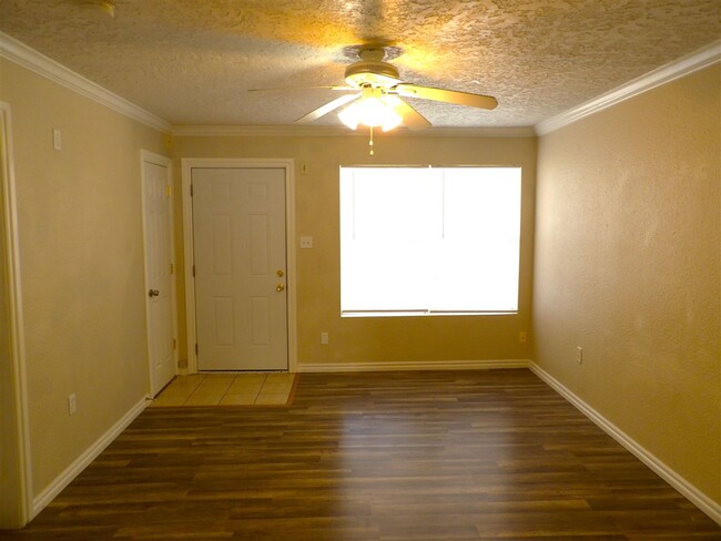 Building Photo - 2827 Mobley