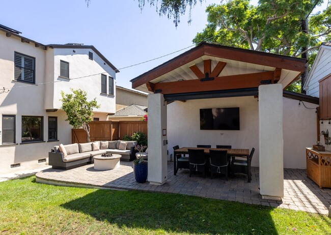 Building Photo - Gorgeous Historic Point Loma Home! Solar! ...