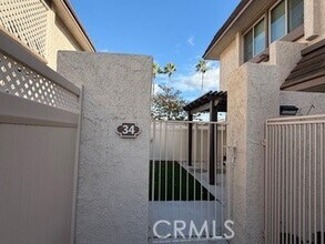 Building Photo - 848 W Huntington Dr