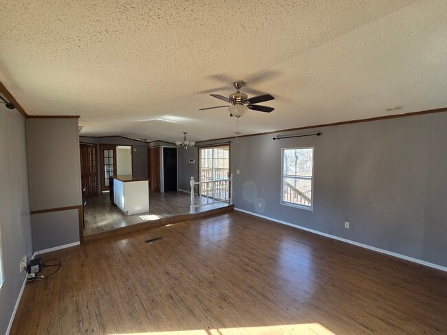 Foto del edificio - 695 Barren Hollow Rd