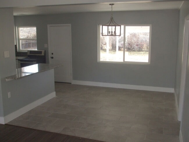 Photo - Cute 4 bed 2 bath in Hoffman Heights! House