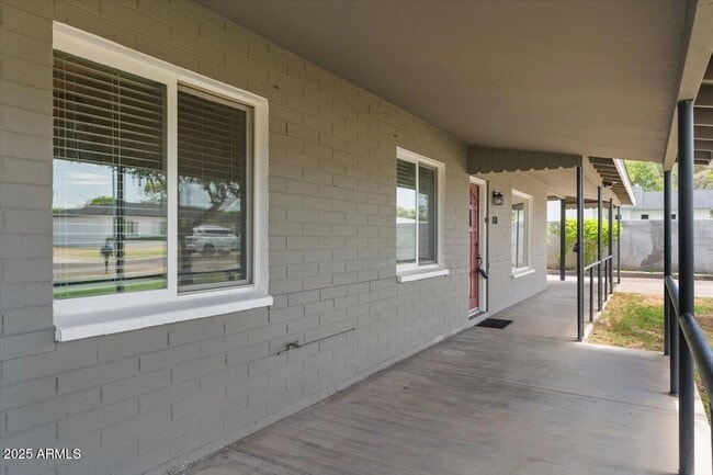 Foto del edificio - 838 E Belmont Ave