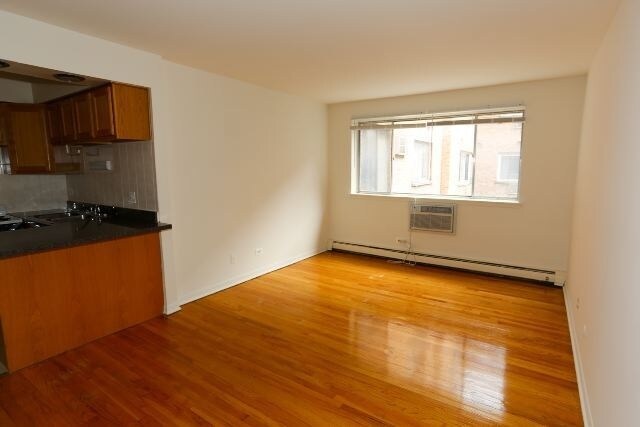 Building Photo - 533 W Aldine Ave