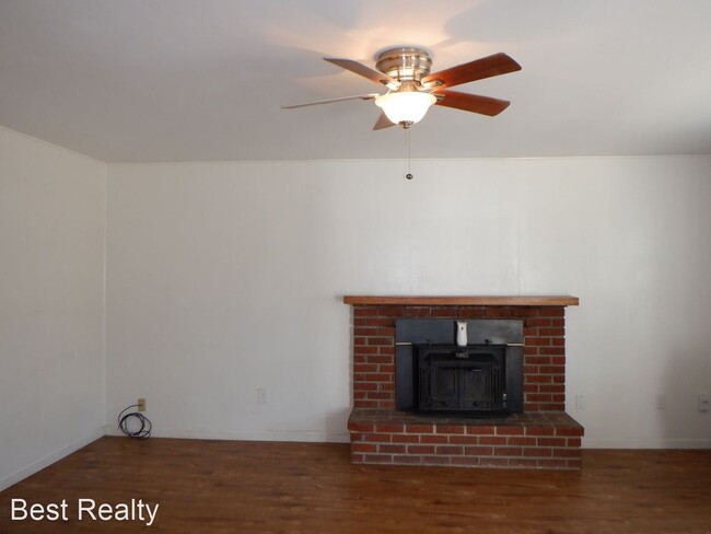 Building Photo - 3 br, 2 bath House - 209 Pine Court