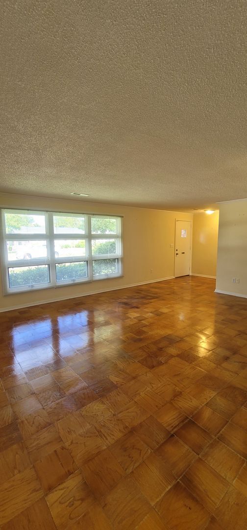 Foto del edificio - Long Term Rental Near Market Common, South...