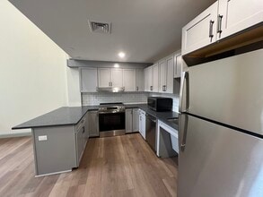 Building Photo - 160 Seabury St