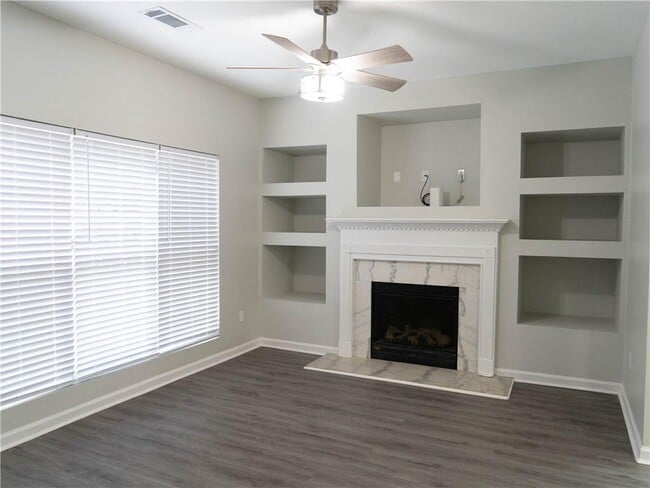 Foto del edificio - 4741 Highpoint Ln
