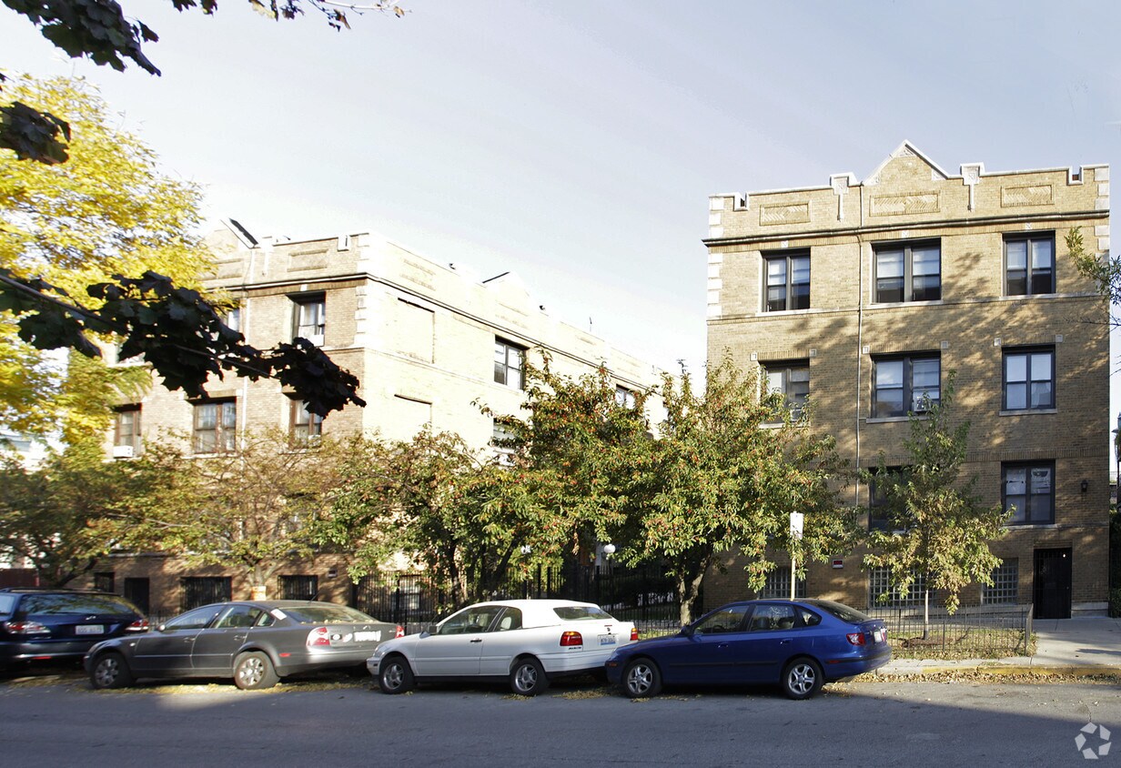 Foto del edificio - 724-728 W Roscoe St