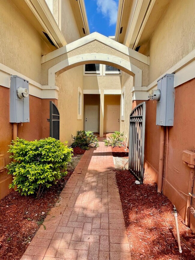 Foto del edificio - 3959 Orange Tree Ln