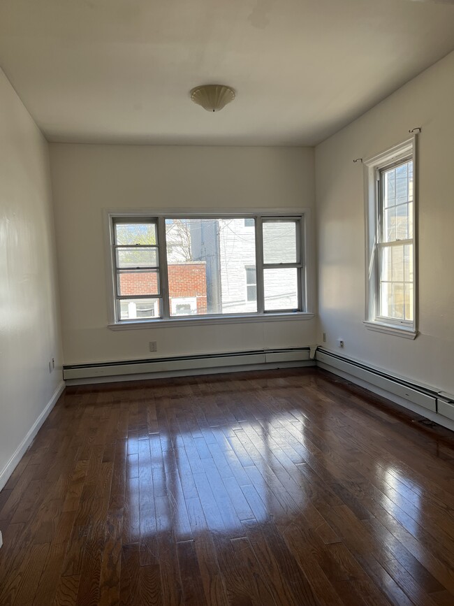 Building Photo - 56 Spring St
