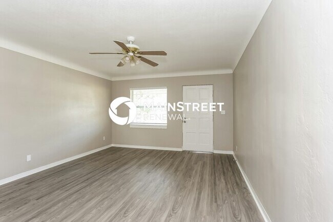 Building Photo - 4 Bedroom Pet-Friendly Home in St Petersbu...