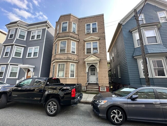 Building Photo - 18 Washburn St