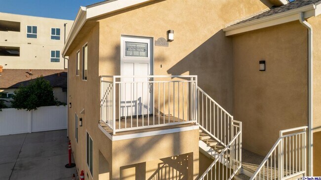 Foto del edificio - 9920 Pinewood Ave