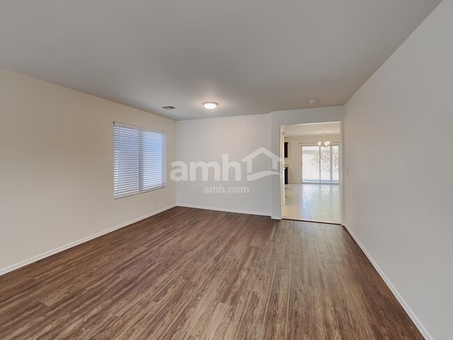 Foto del edificio - 3806 S 186th Dr