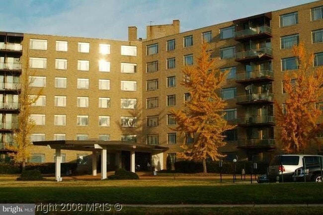 Foto del edificio - 3450 Toledo Terrace