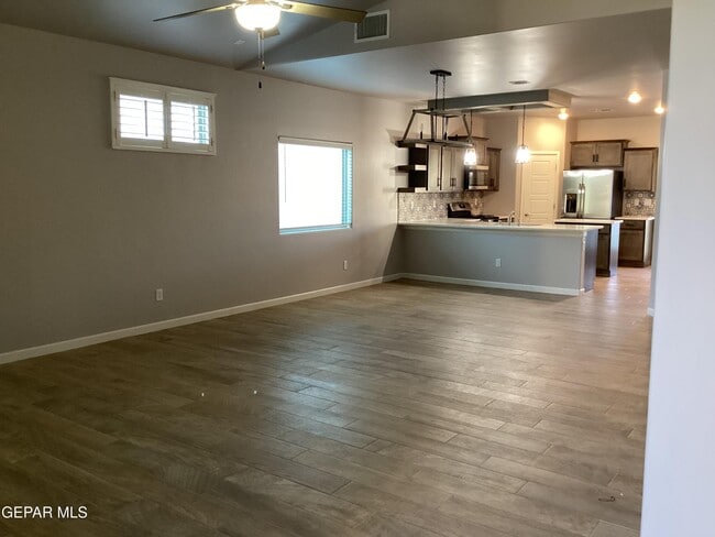 Foto del edificio - 1087 Brass Hl Ave