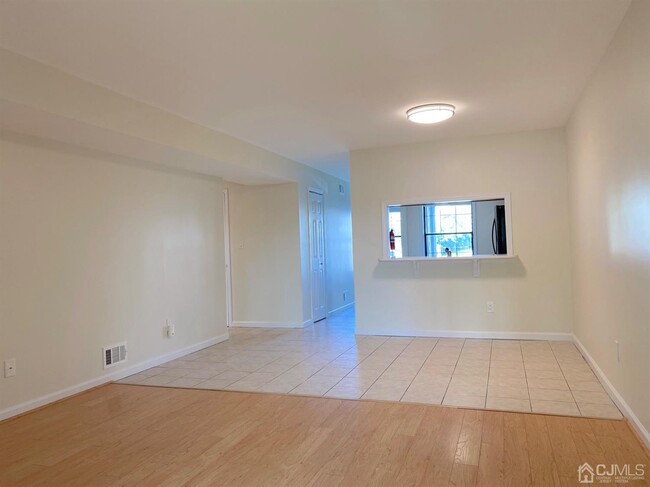 Building Photo - 1405 Woodbridge Commons Way