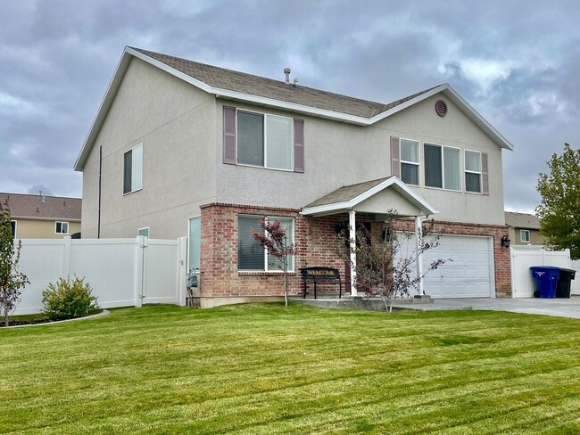 Building Photo - Beautiful 2 Story Herriman Home on Corner ...