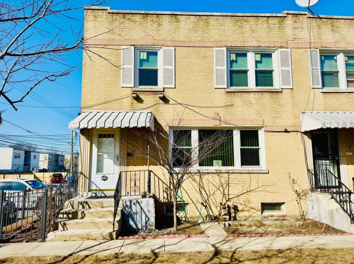 Primary Photo - 6606 N Damen Ave