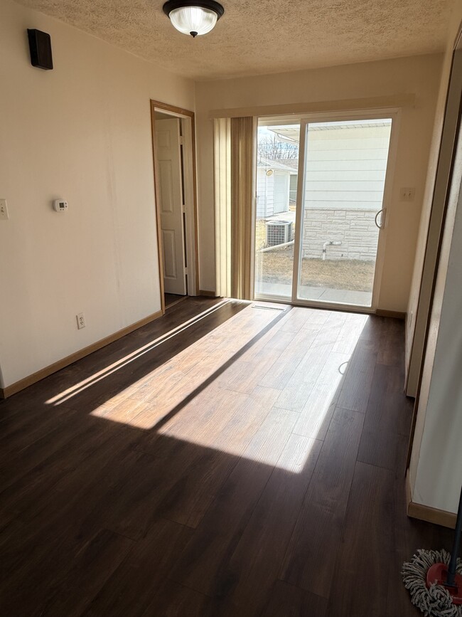 Building Photo - 2721 W Capital Ave