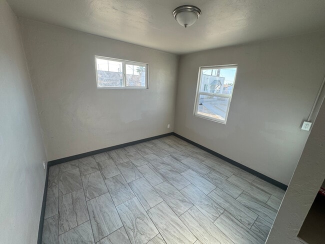 Building Photo - 309 W 44th St