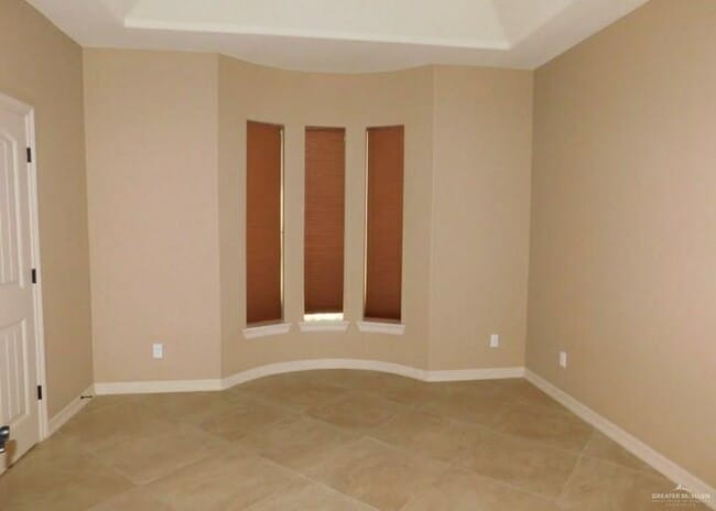 Building Photo - 2001 S Villa Real Dr