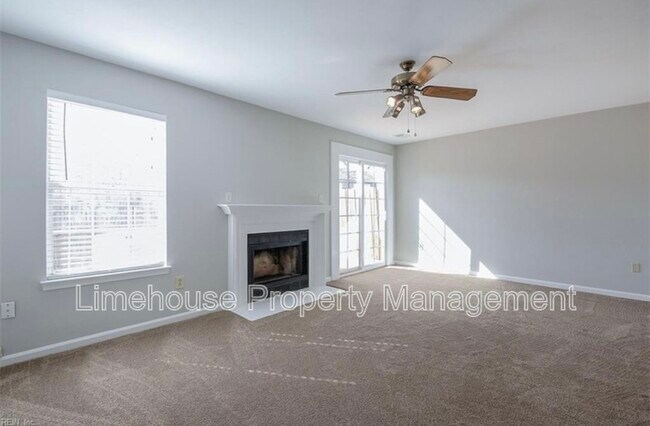 Building Photo - 437 Greenview Dr