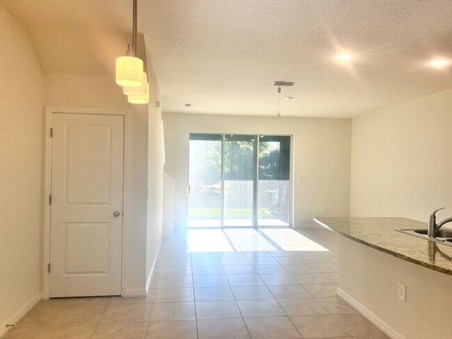 Foto del edificio - 3/2.5 GATED COMMUNITY - TOWNHOUSE - GREAT SCHOOLS IN PALMER RANCH