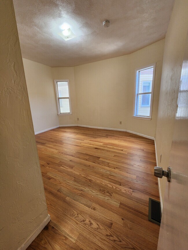 Building Photo - 52 Deering Rd