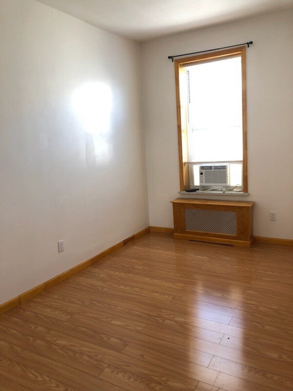 Building Photo - 2354 84th St