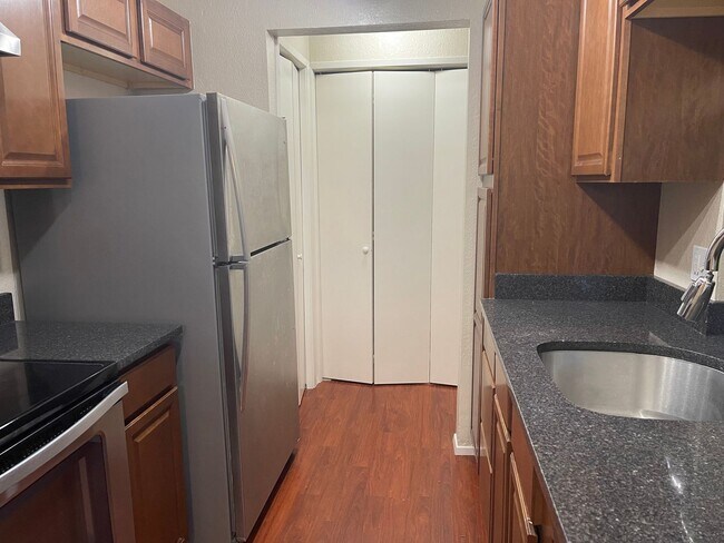 Foto del edificio - Cozy 2bd Condo in Overlake!