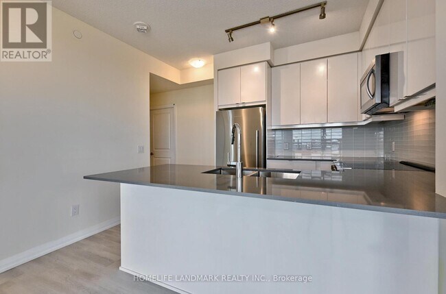 Photo du bâtiment - 3270 Sheppard Ave E