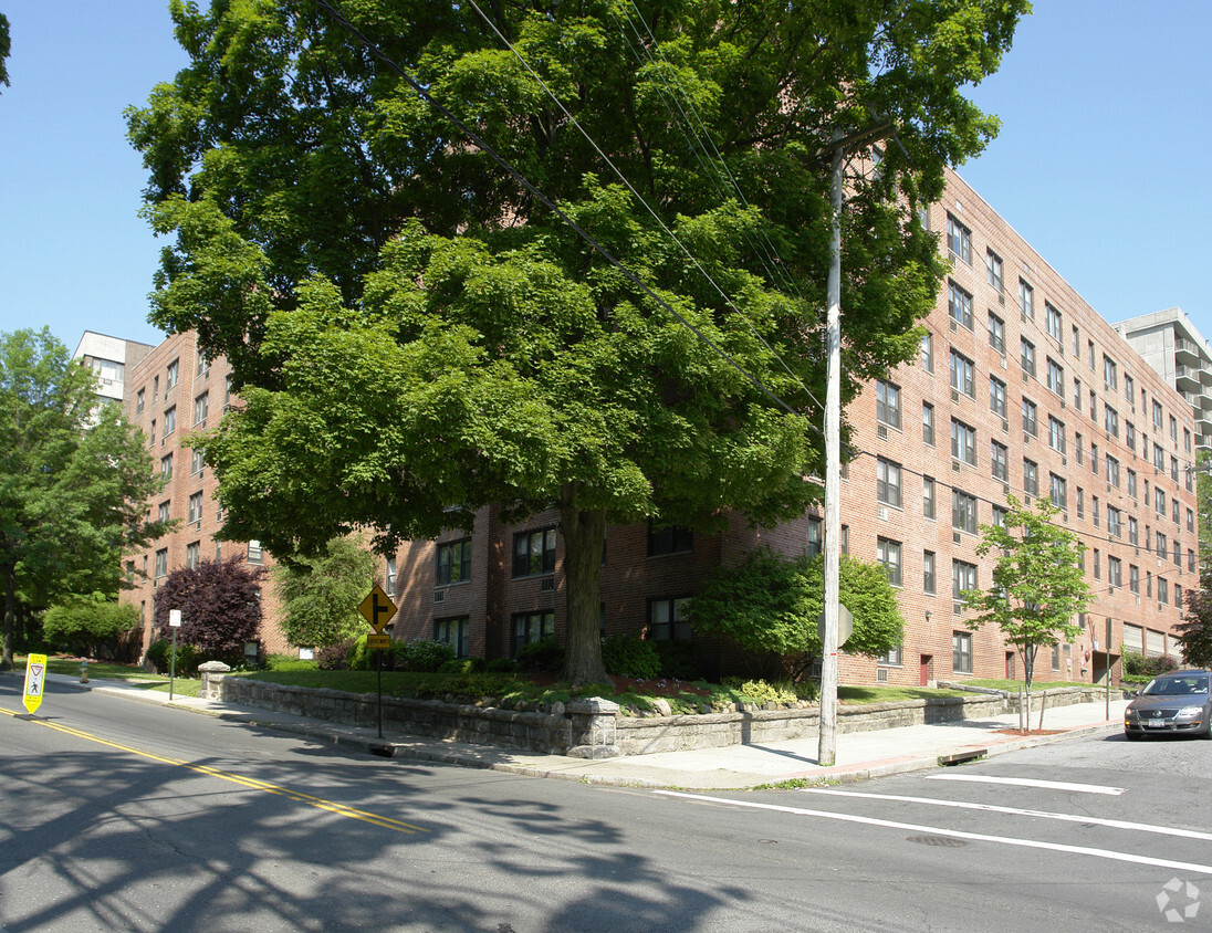 Primary Photo - Half Moon Apartments