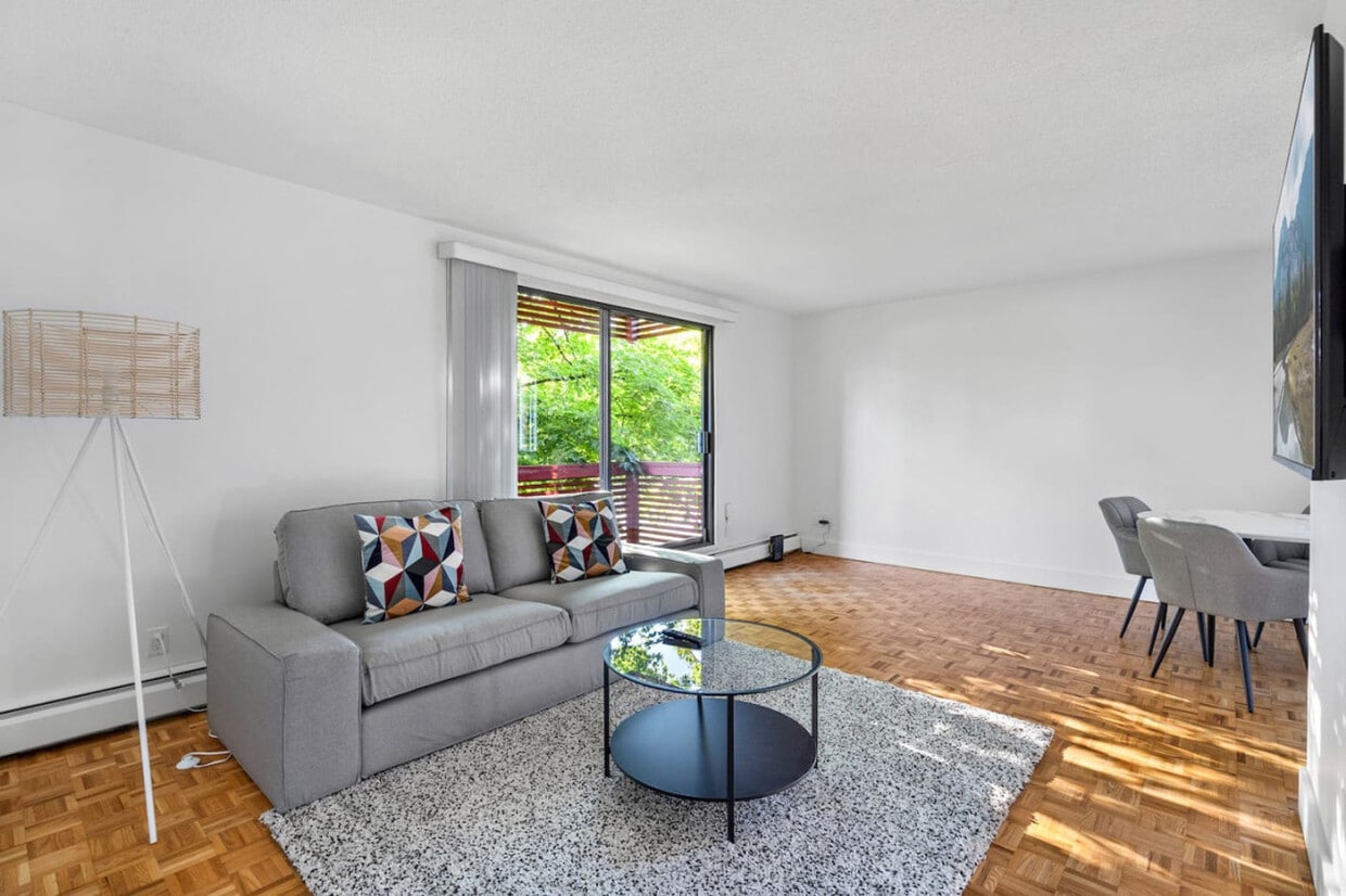 Primary Photo - 1190 W 10th Ave