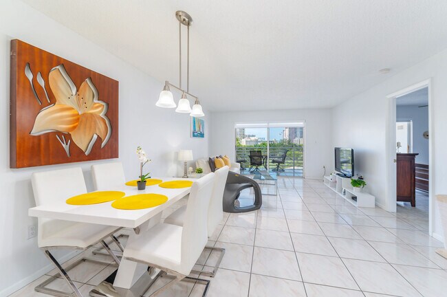 Foto del edificio - 17801 N Bay Rd