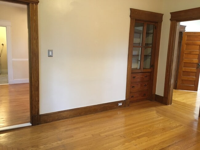 Building Photo - 56 Canner St