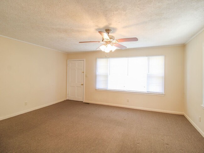 Foto del edificio - Nice brick home located on corner lot in Athens City!