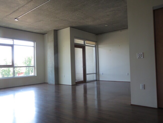 Building Photo - 1818 L St