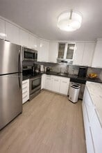 Building Photo - 300 Bayview Dr