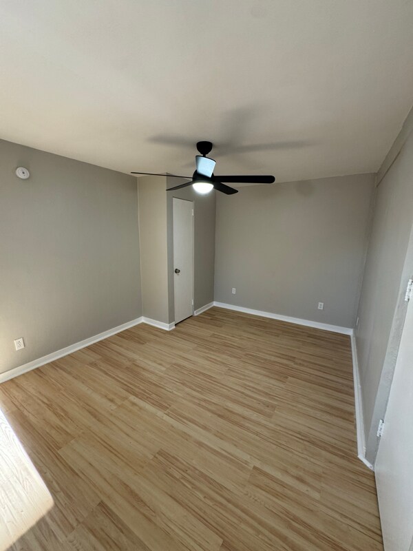 Building Photo - 548 Ridge Ave