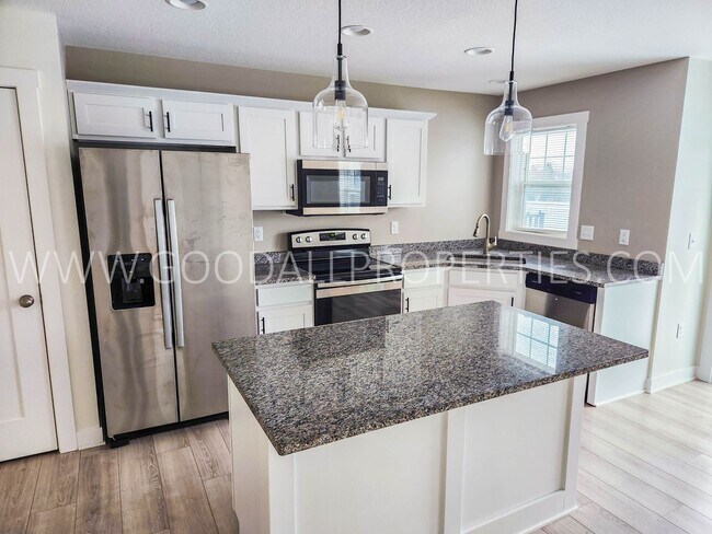 Foto del edificio - Summer rent special: $250 off the first two months rent! Modern Ankeny Townhome with Two Primary ...