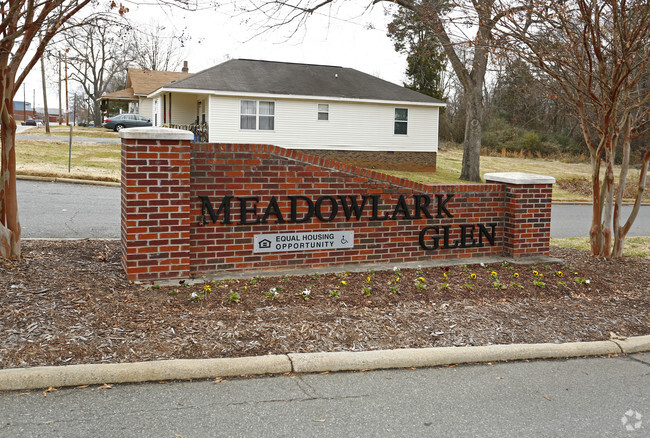 Foto del edificio - Meadowlark Glen Apartments