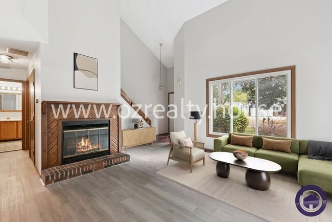 Building Photo - 525 Bennington Dr