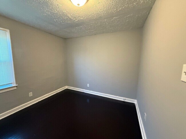 Foto del edificio - 7004 Greenhaven Dr