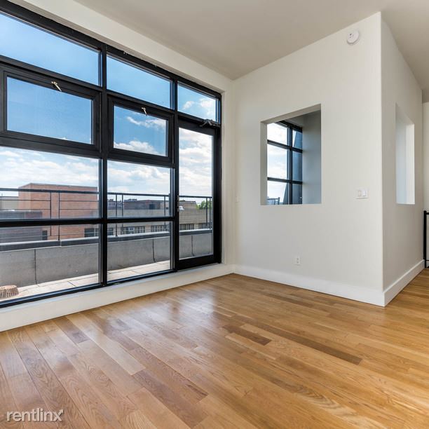 Building Photo - 865 Grand St