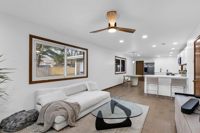 Building Photo - 2211 S Anderson St