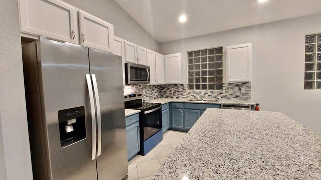 Building Photo - 9084 Silver Glen Way