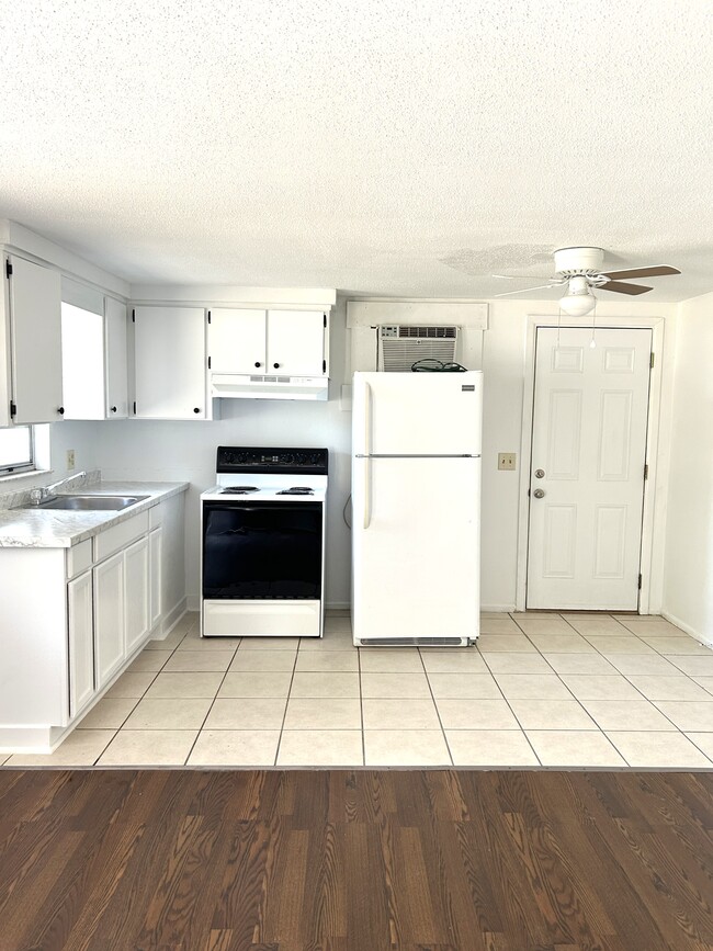 Foto del edificio - 8131 Cass Rd