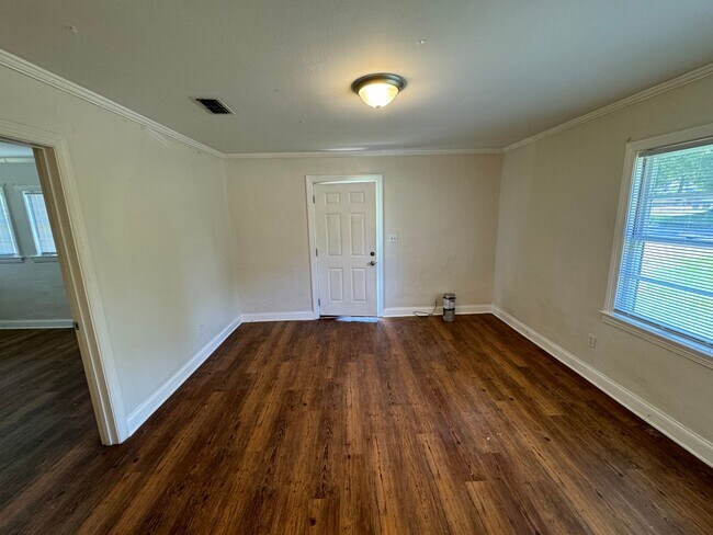 Foto del edificio - 326 N Elm St