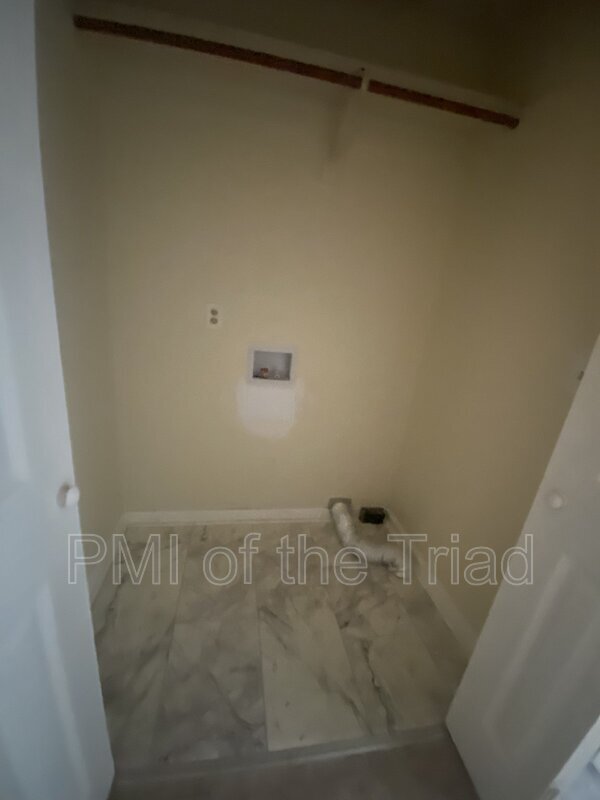 Foto del edificio - 1605 Pear Tree Ln